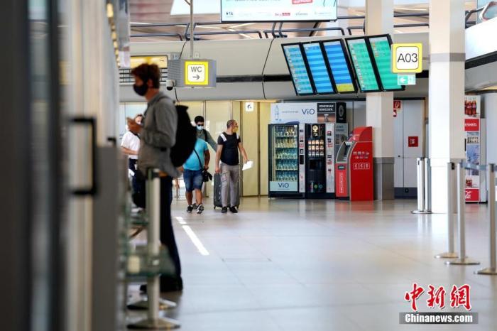 7月31日下午，新冠疫情前德国柏林最繁忙的泰格尔机场如今门庭冷落。/p中新社记者 彭大伟 摄